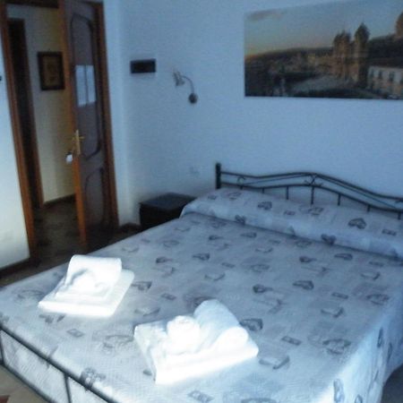 Casa Nilla Bed & Breakfast Noto Bagian luar foto