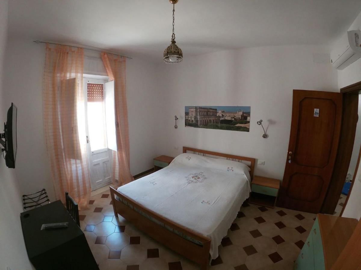 Casa Nilla Bed & Breakfast Noto Bagian luar foto