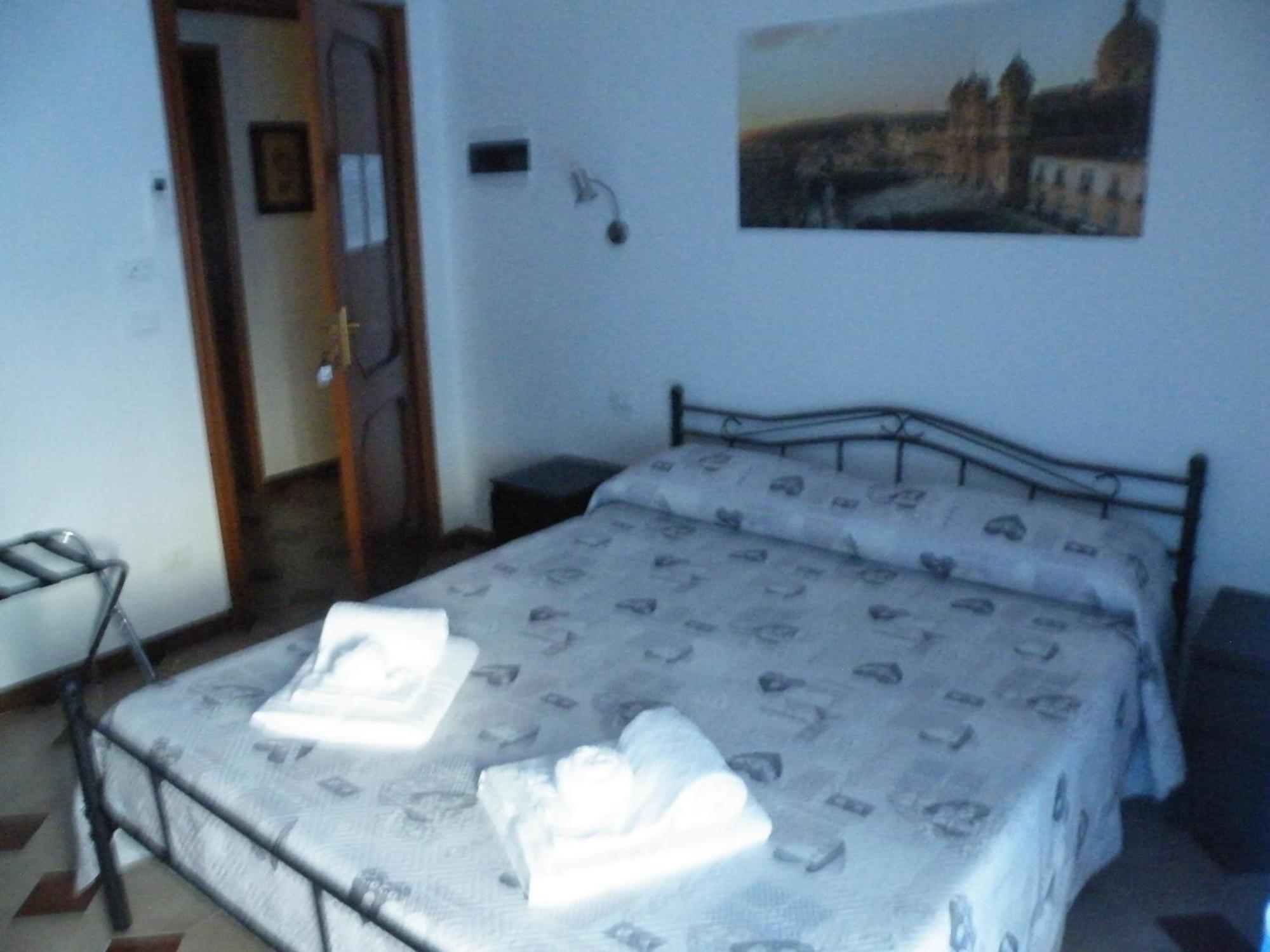 Casa Nilla Bed & Breakfast Noto Bagian luar foto