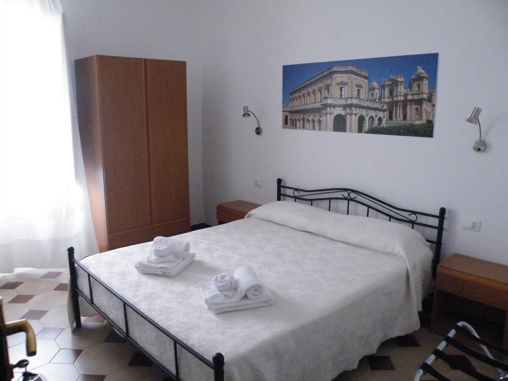 Casa Nilla Bed & Breakfast Noto Bagian luar foto