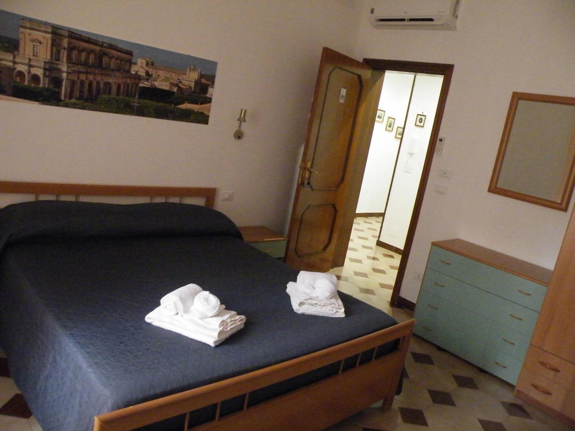 Casa Nilla Bed & Breakfast Noto Bagian luar foto